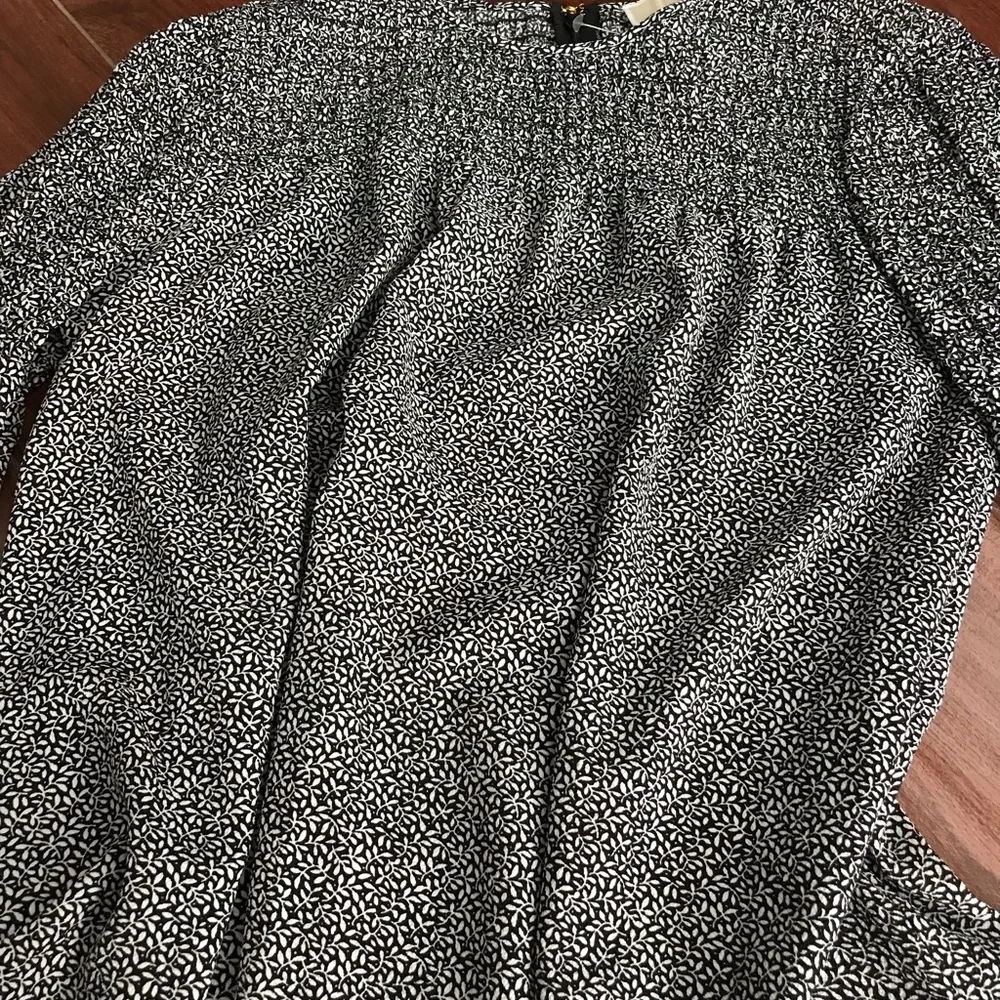 Michael Kors Black And White Bell Sleeve Blouse - Picture 5 of 7